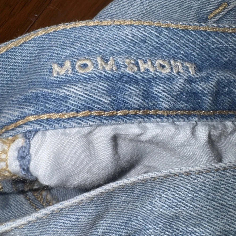 American Eagle‎ Denim Shorts Mom Jean Short Distressed Retro Women Sz 2 Preppy